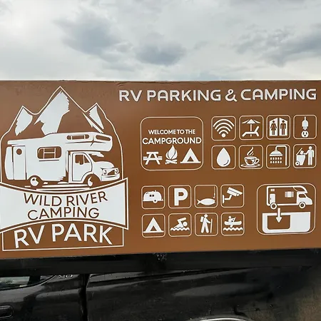 Rv Parking And Wild River * Tepelene